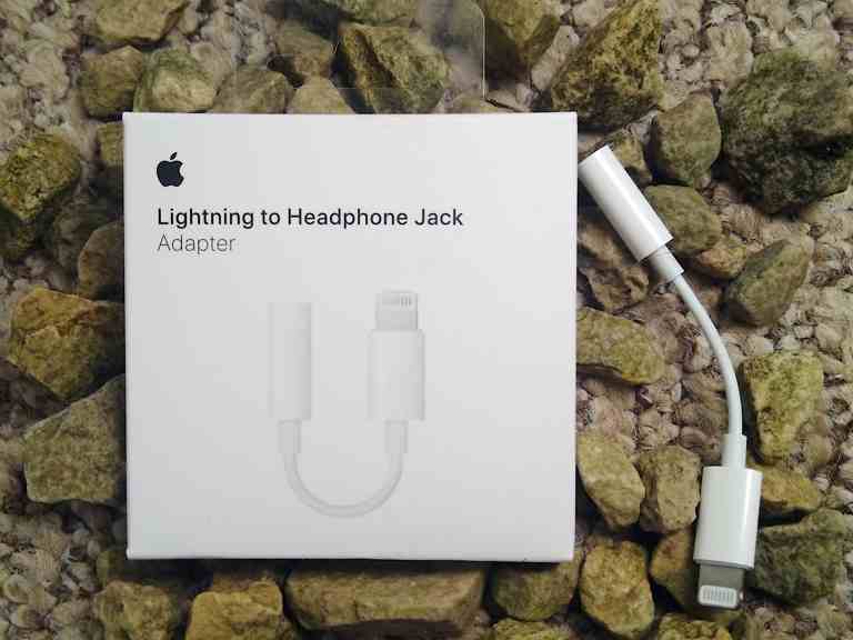 image of apple-lightning-to-headphone-jack